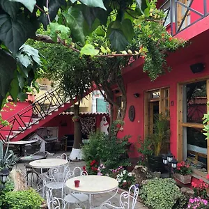 https://red-goat-hostel.hotels-in-tirana.com